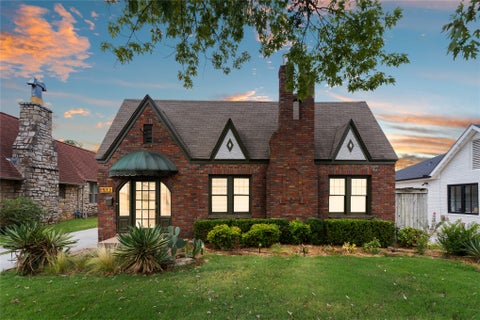 Photo of 1512 S Gary Place, Tulsa, OK 74104 (MLS # 2631279)