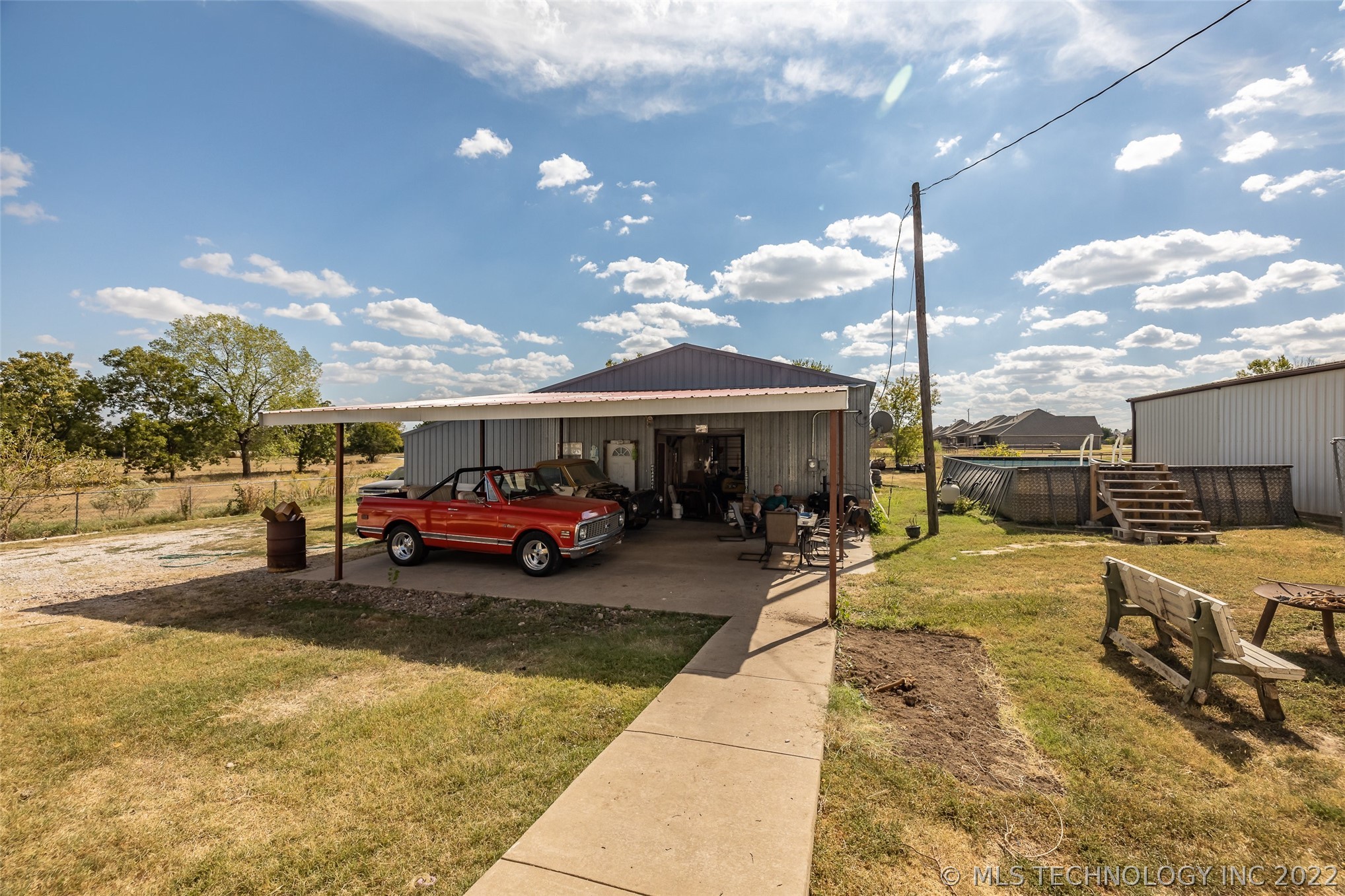 Photo 2 of 27 of 104 E 136th Street house