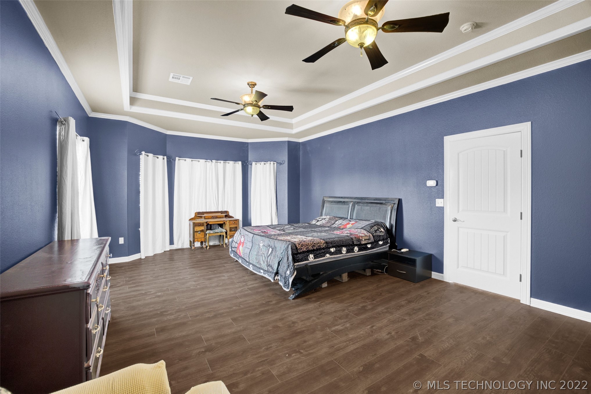 Photo 14 of 27 of 104 E 136th Street house
