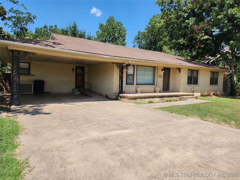 Photo of 10 W Midland, Shawnee, OK 74804 (MLS # 2547089)
