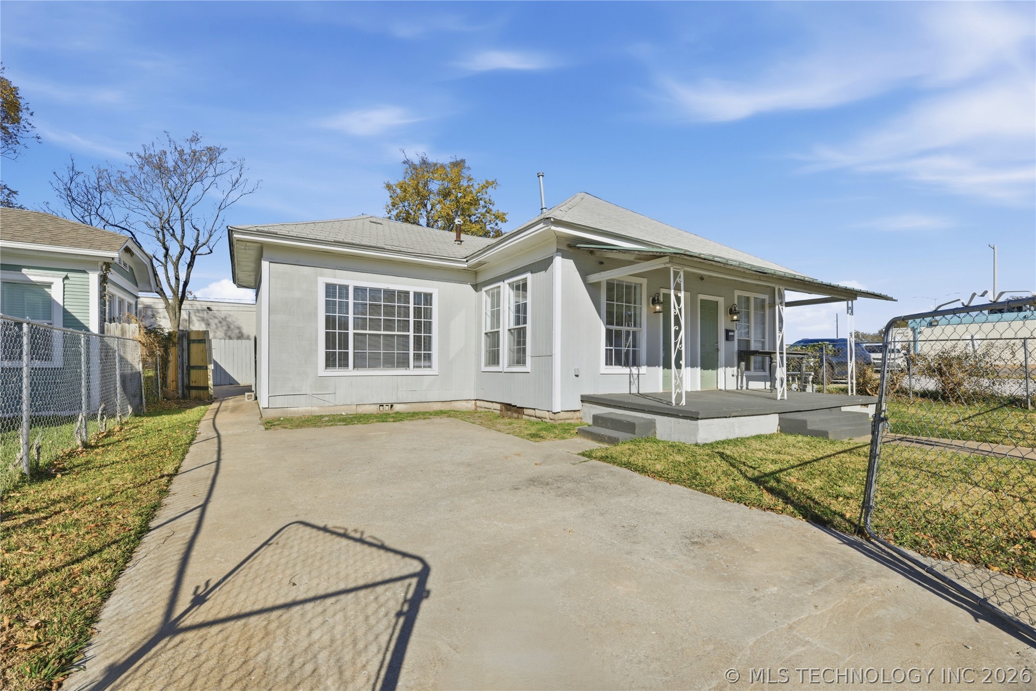 Photo 1 of 32 — 1633 E 4th Street, Tulsa, OK 74120