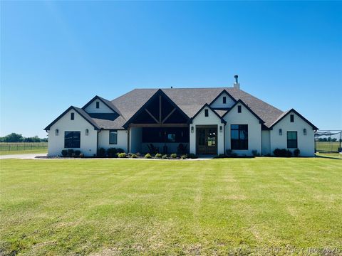 Photo of 6806 E 136th Street N, Collinsville, OK 74021 (MLS # 2617086)