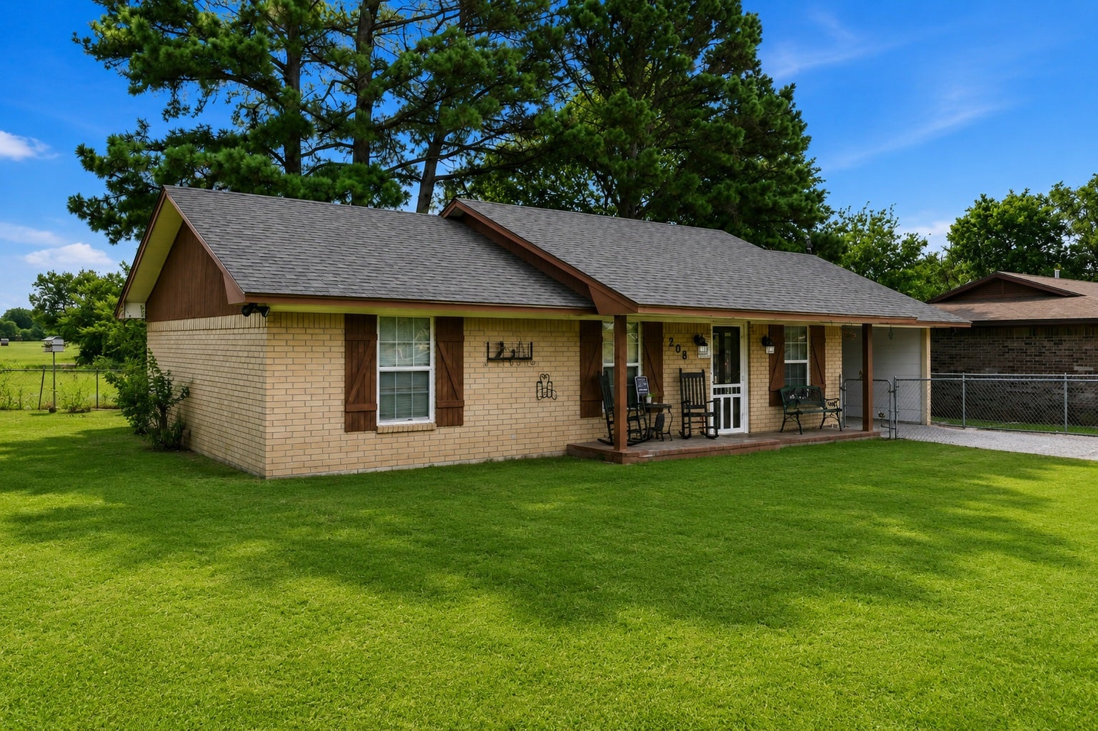 208 W Umstead