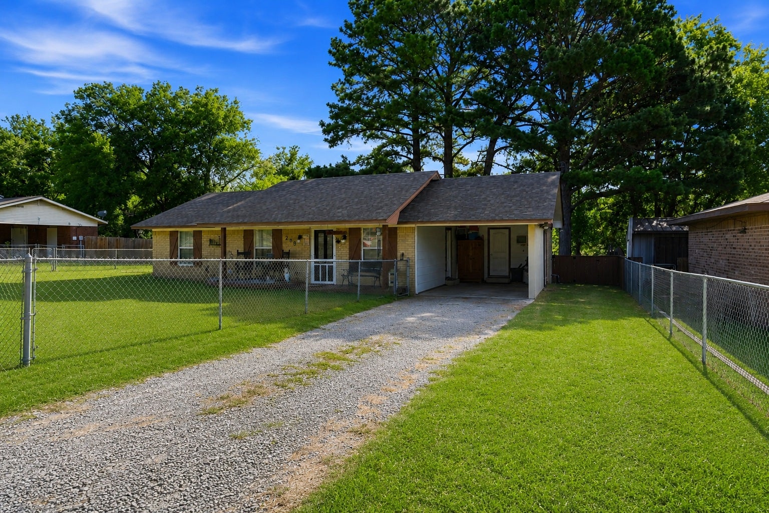 208 W Umstead
