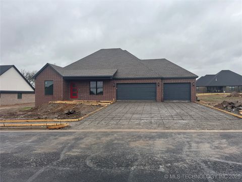 Photo of 1461 N Angus, Tahlequah, OK 74464 (MLS # 2547841)