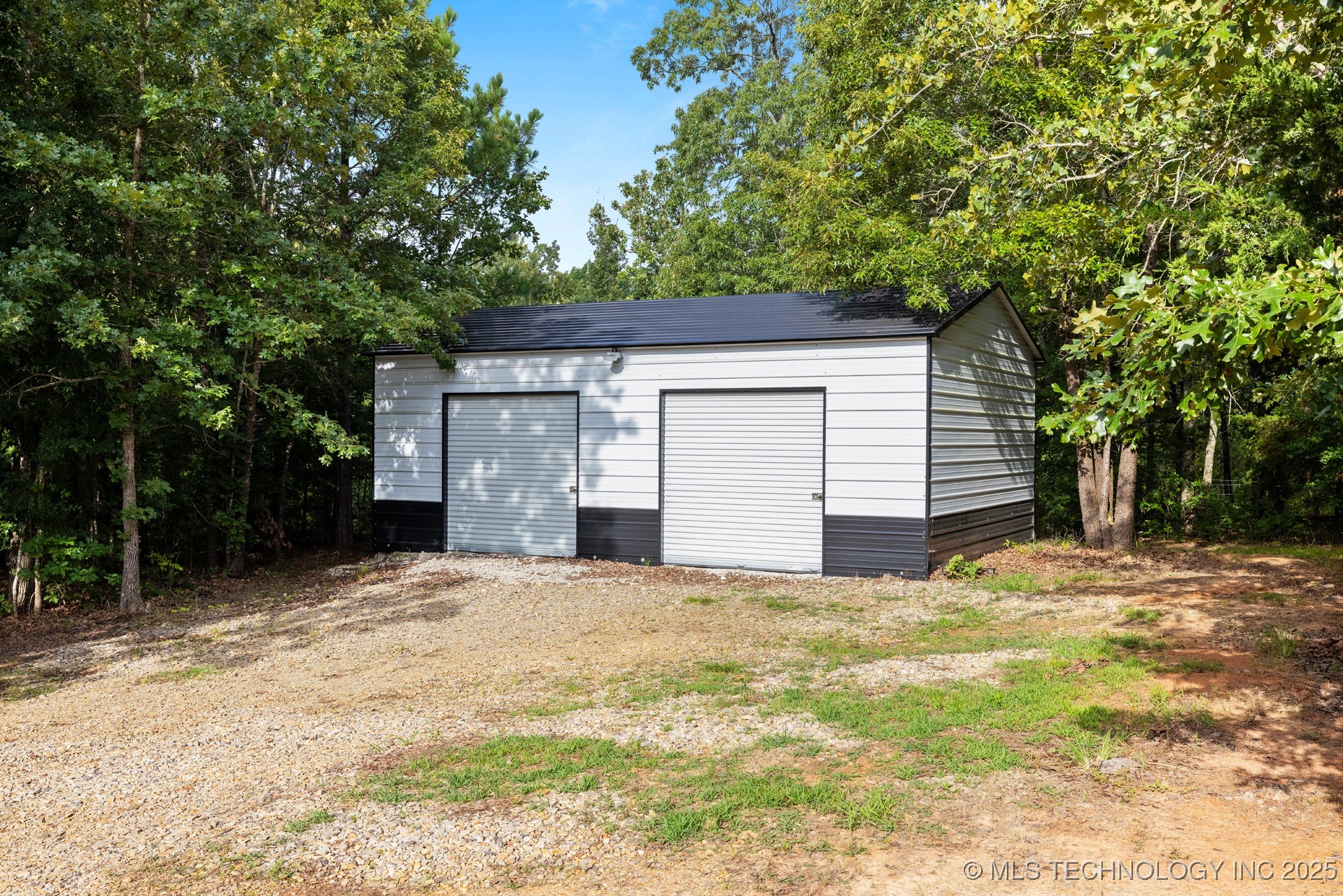 2043 E 2000 Road