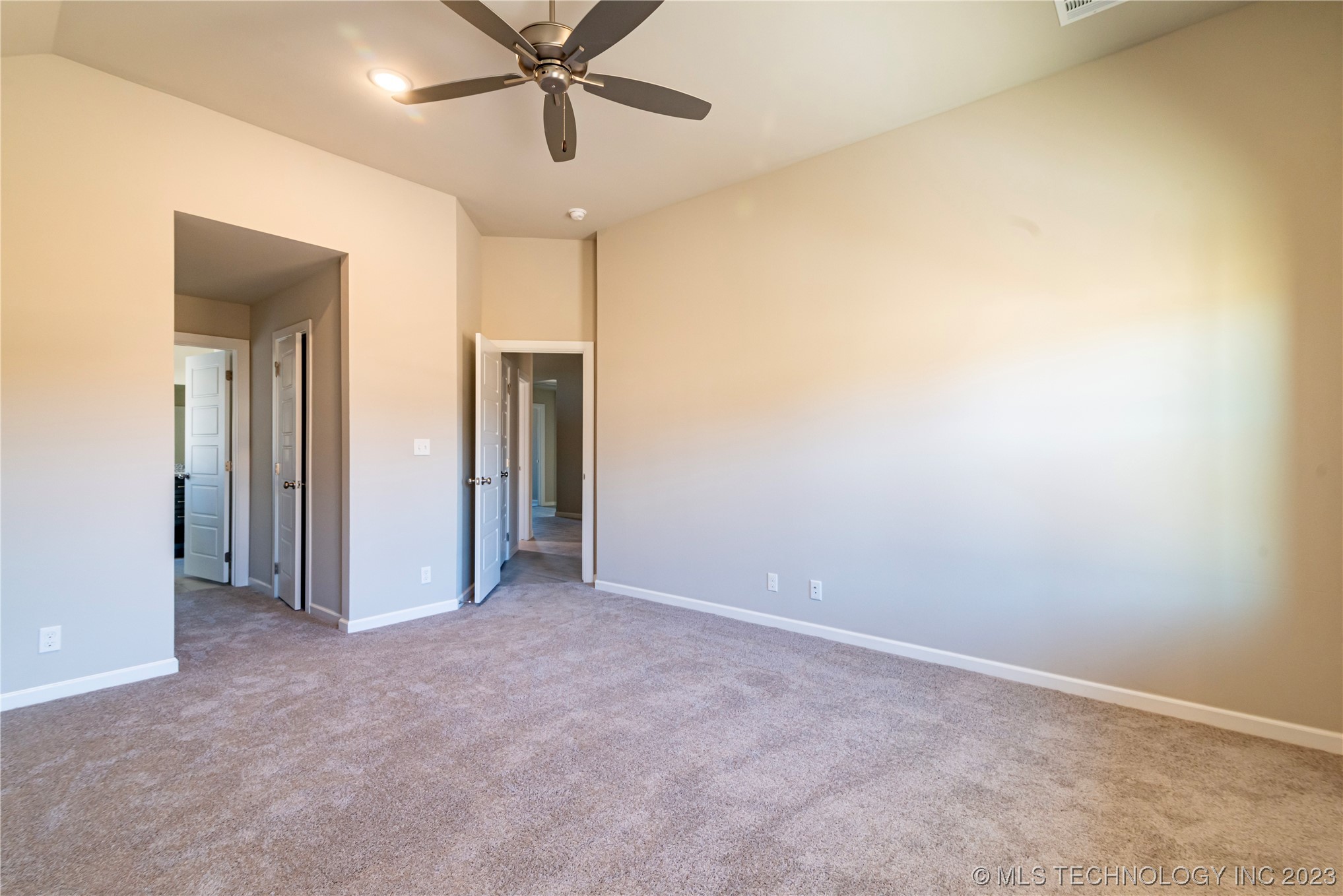 Photo 6 of 31 of 14766 S Maplewood Place house