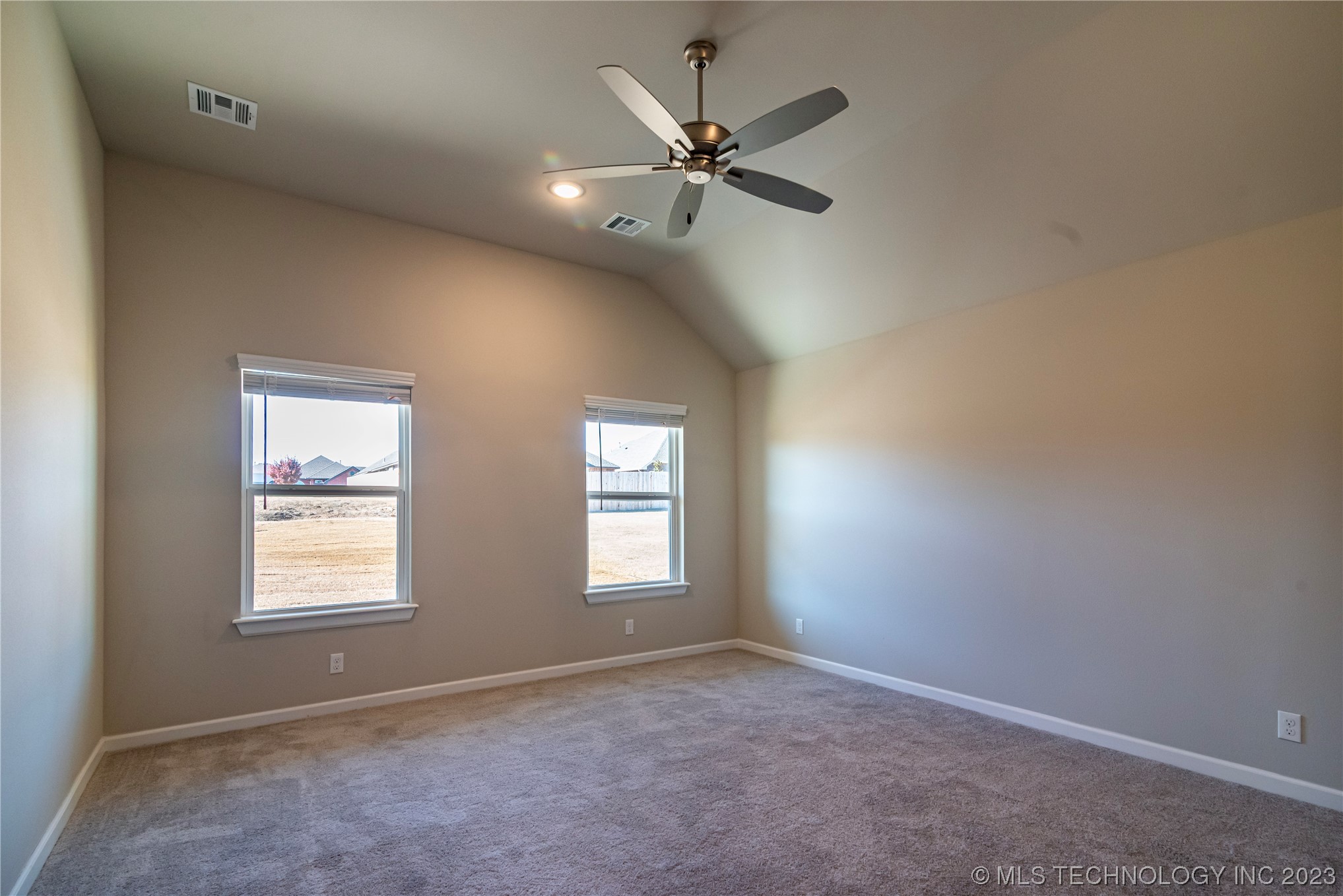 Photo 5 of 31 of 14766 S Maplewood Place house
