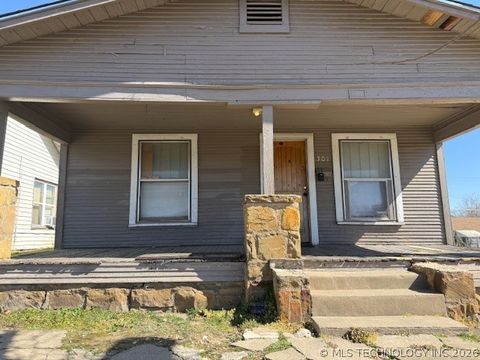 Photo of 209 W Broadway Street, Sand Springs, OK 74063 (MLS # 2607056)