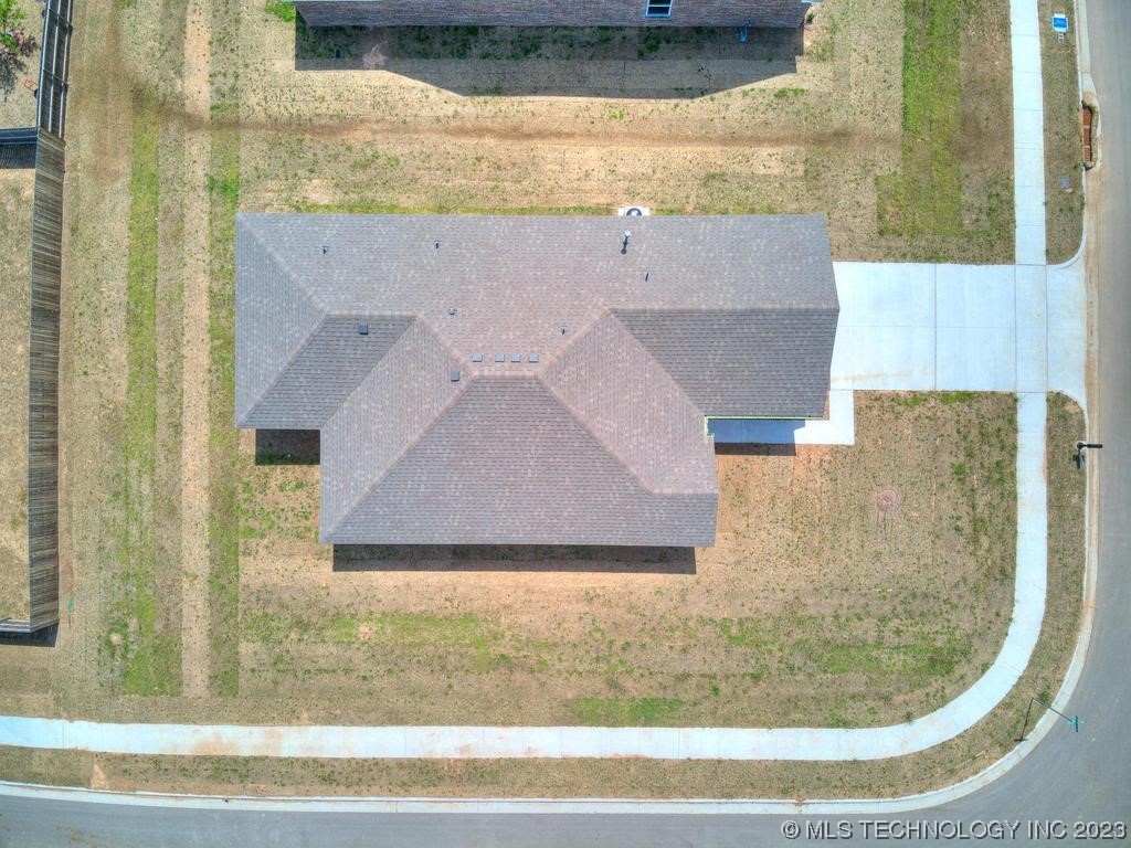 Photo 6 of 50 of 13815 S Quincy Street house