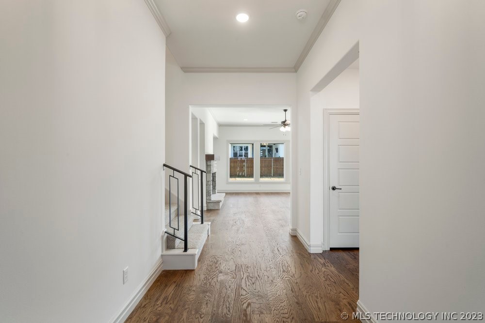 Photo 5 of 50 of 711 E 130th Street S house
