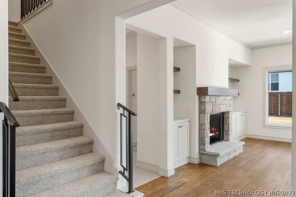 Photo 10 of 50 of 711 E 130th Street S house