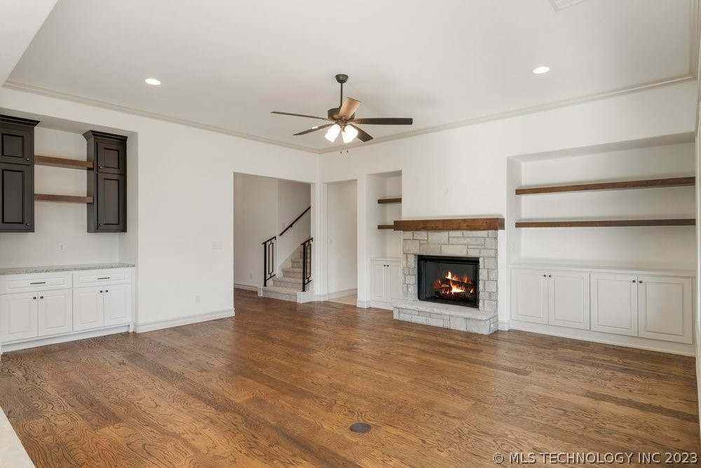 Photo 13 of 50 of 711 E 130th Street S house