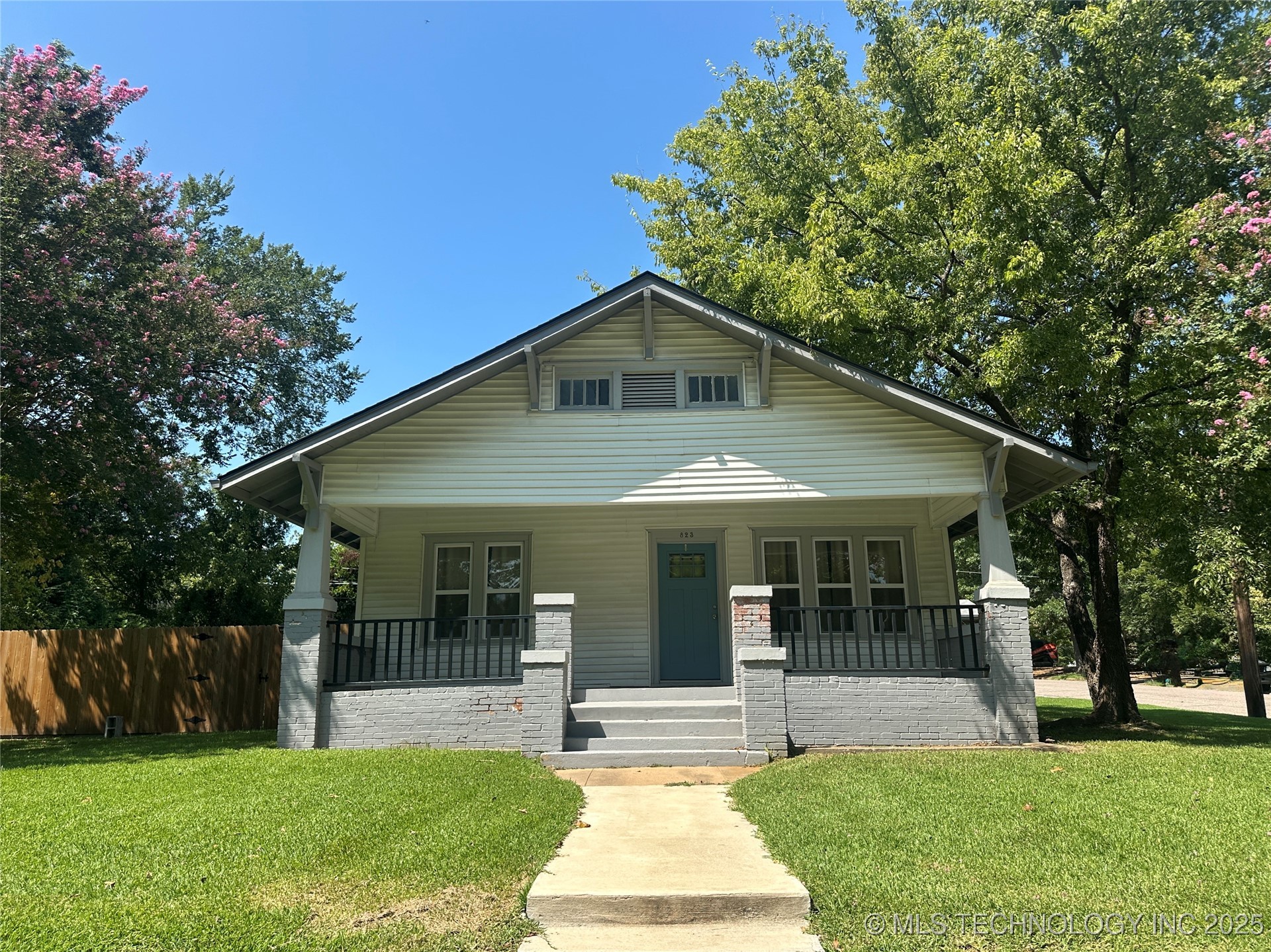 823 N 5th Avenue