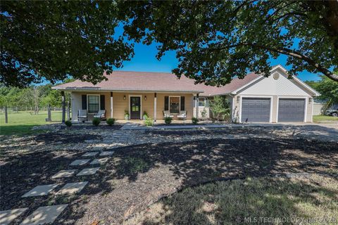 Photo of 7548 W 14th ST, Sulphur, OK 73086 (MLS # 2625046)