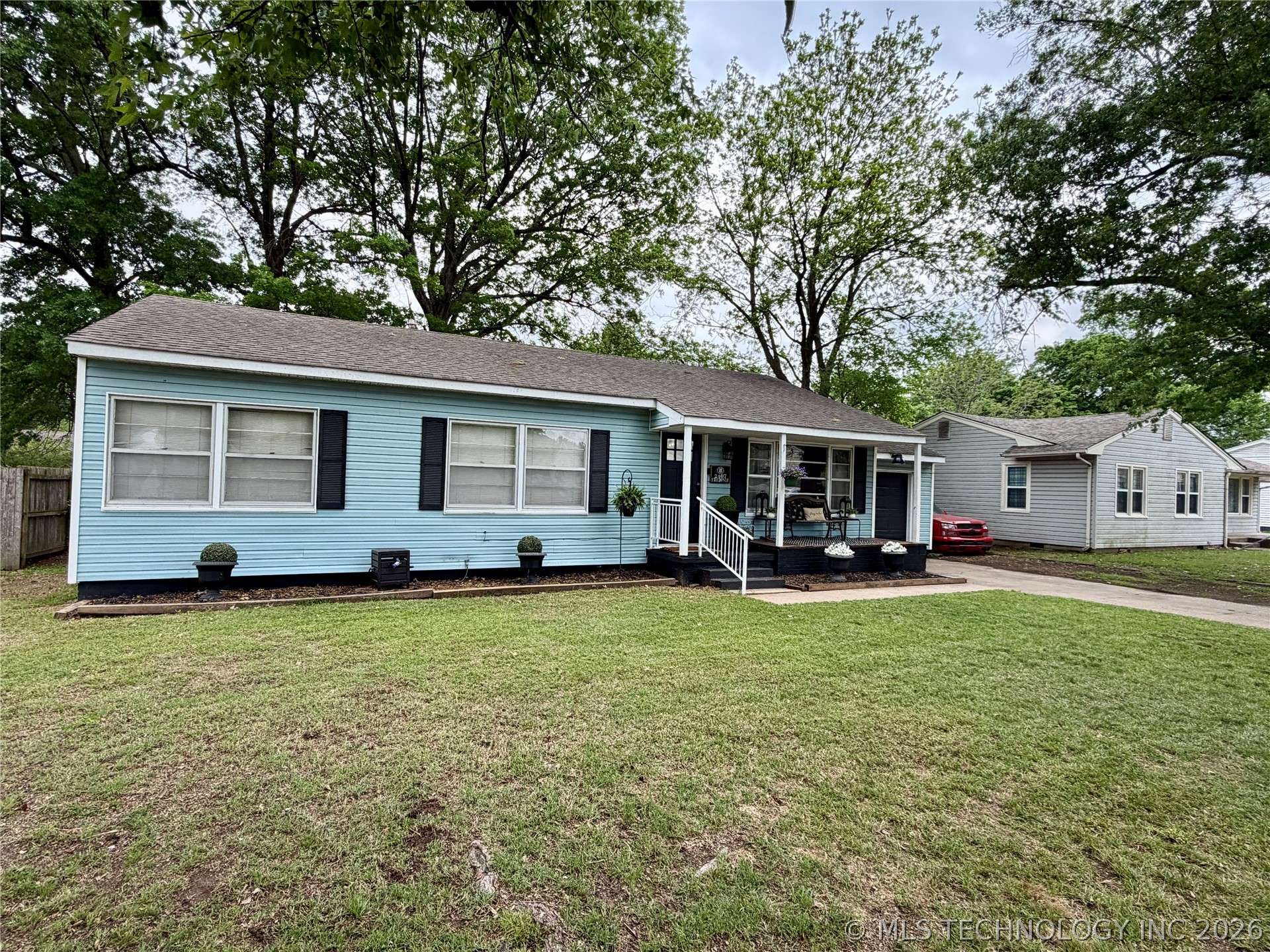 2407 Fredonia Street, Muskogee, OK 74403 — MLS #2612468 — photo 2 of 30