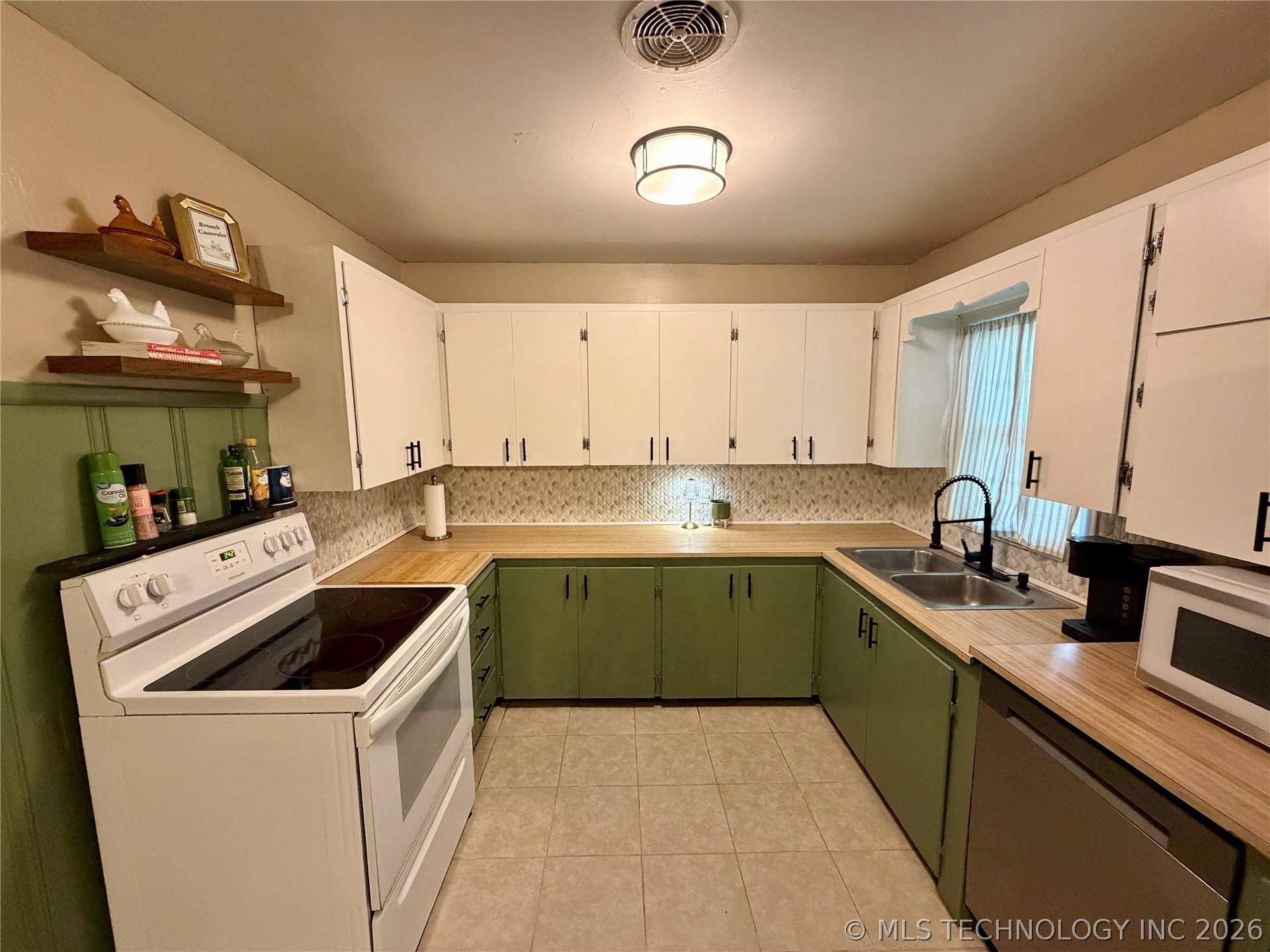 2407 Fredonia Street, Muskogee, OK 74403 — MLS #2612468 — photo 11 of 30