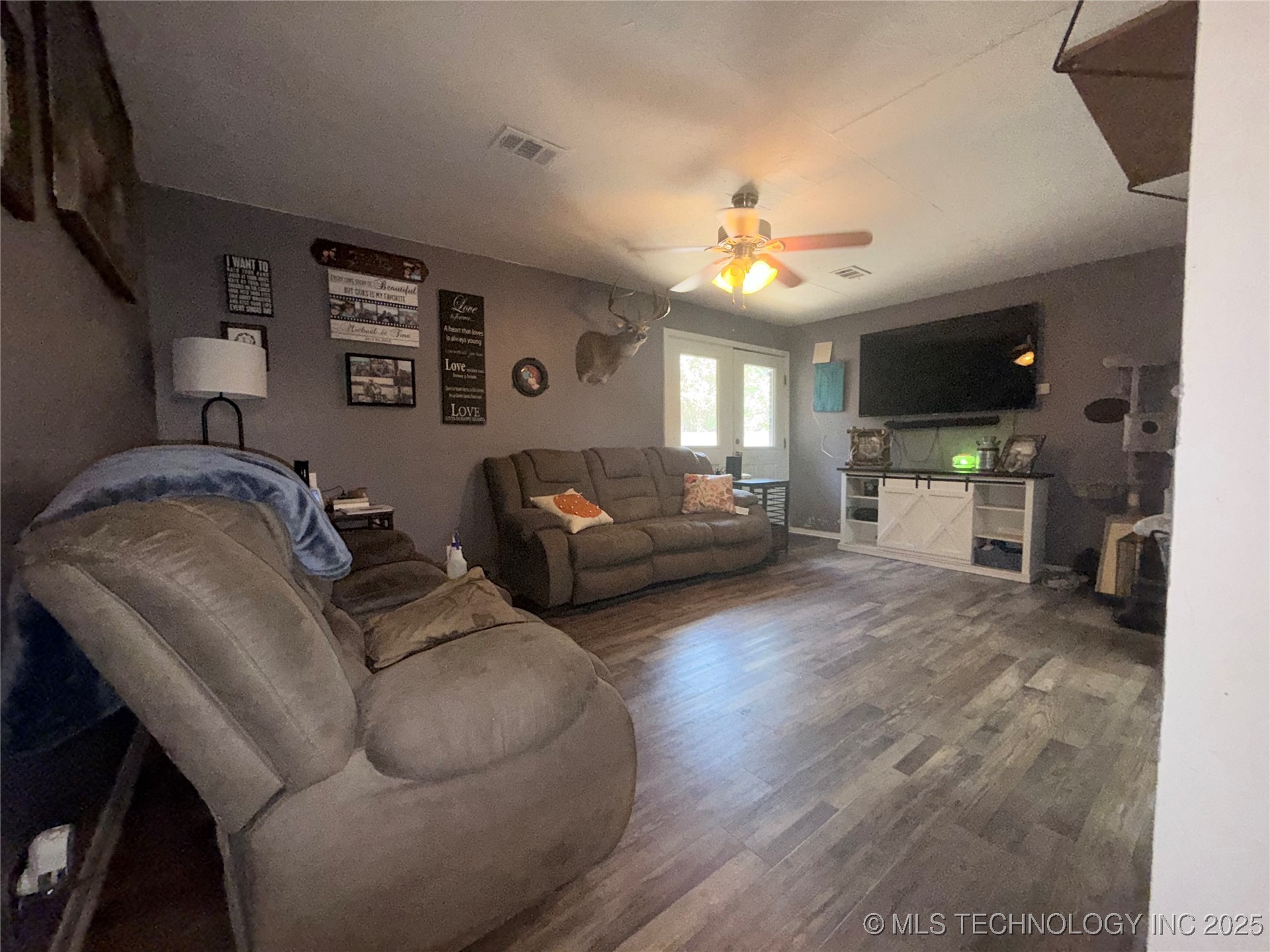 1715 Worley