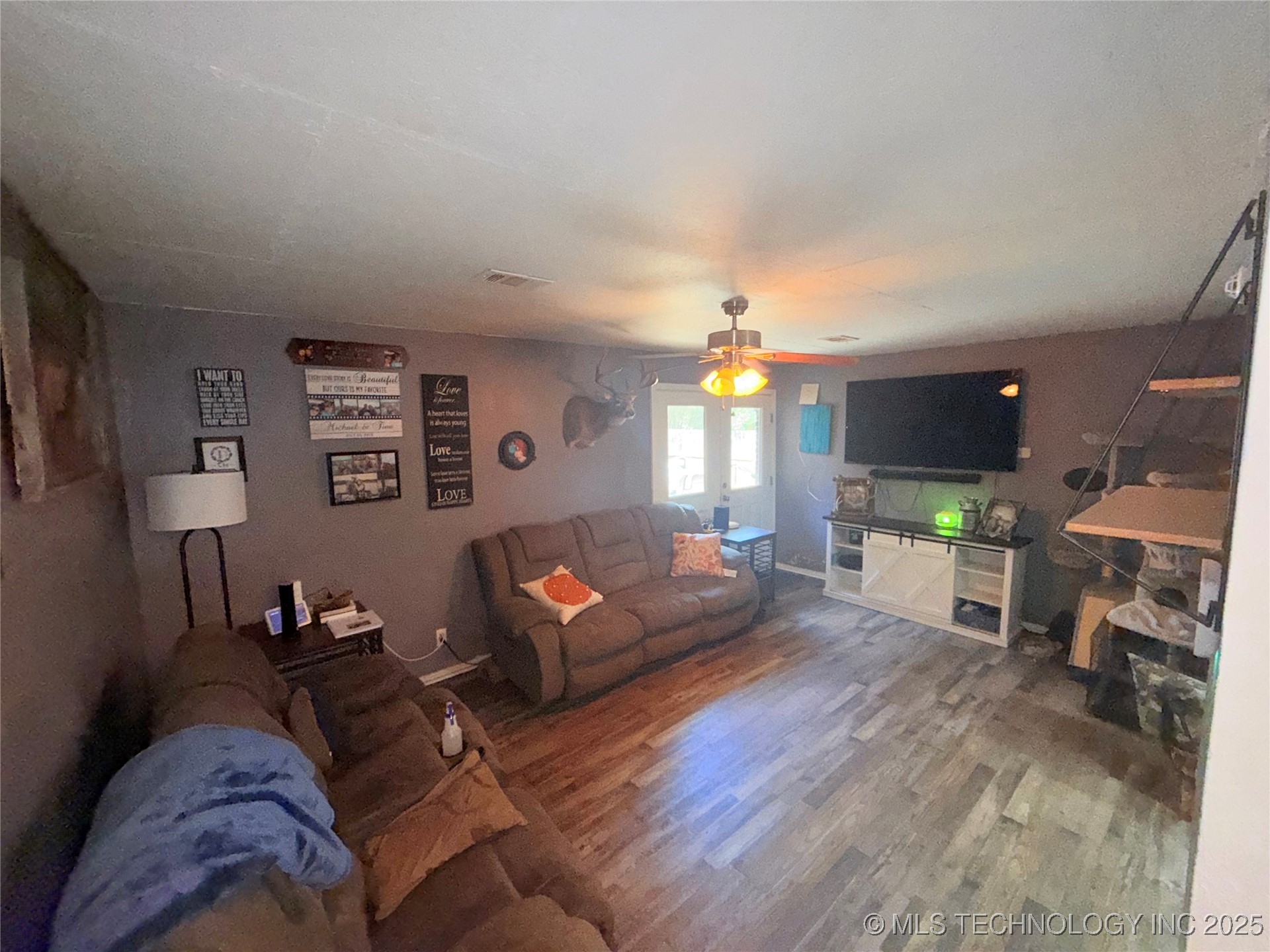1715 Worley