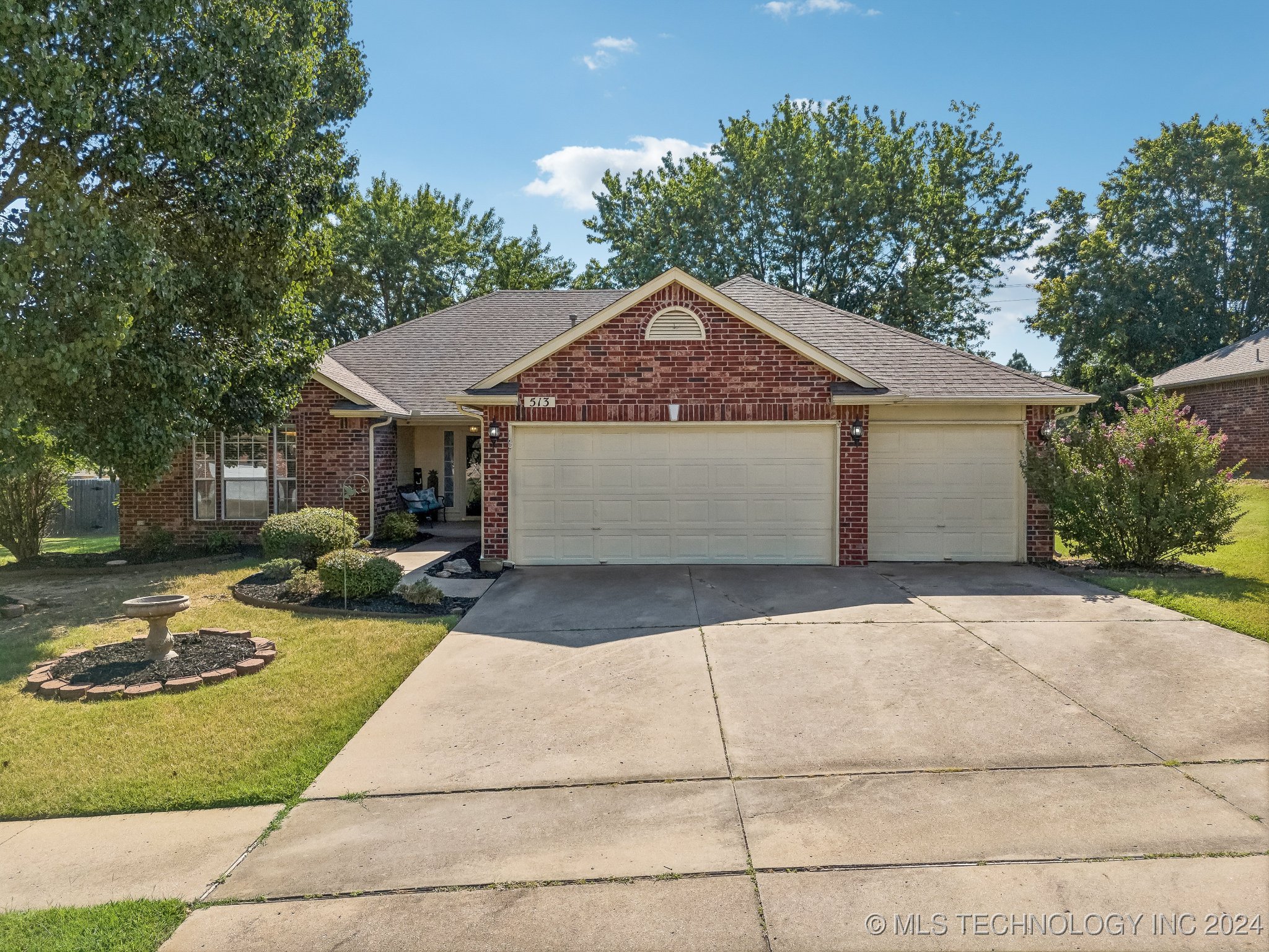 View Broken Arrow, OK 74014 house