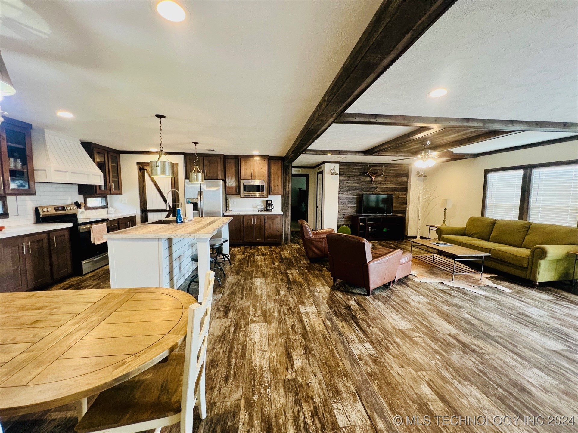 2925 Robles Vista Lane