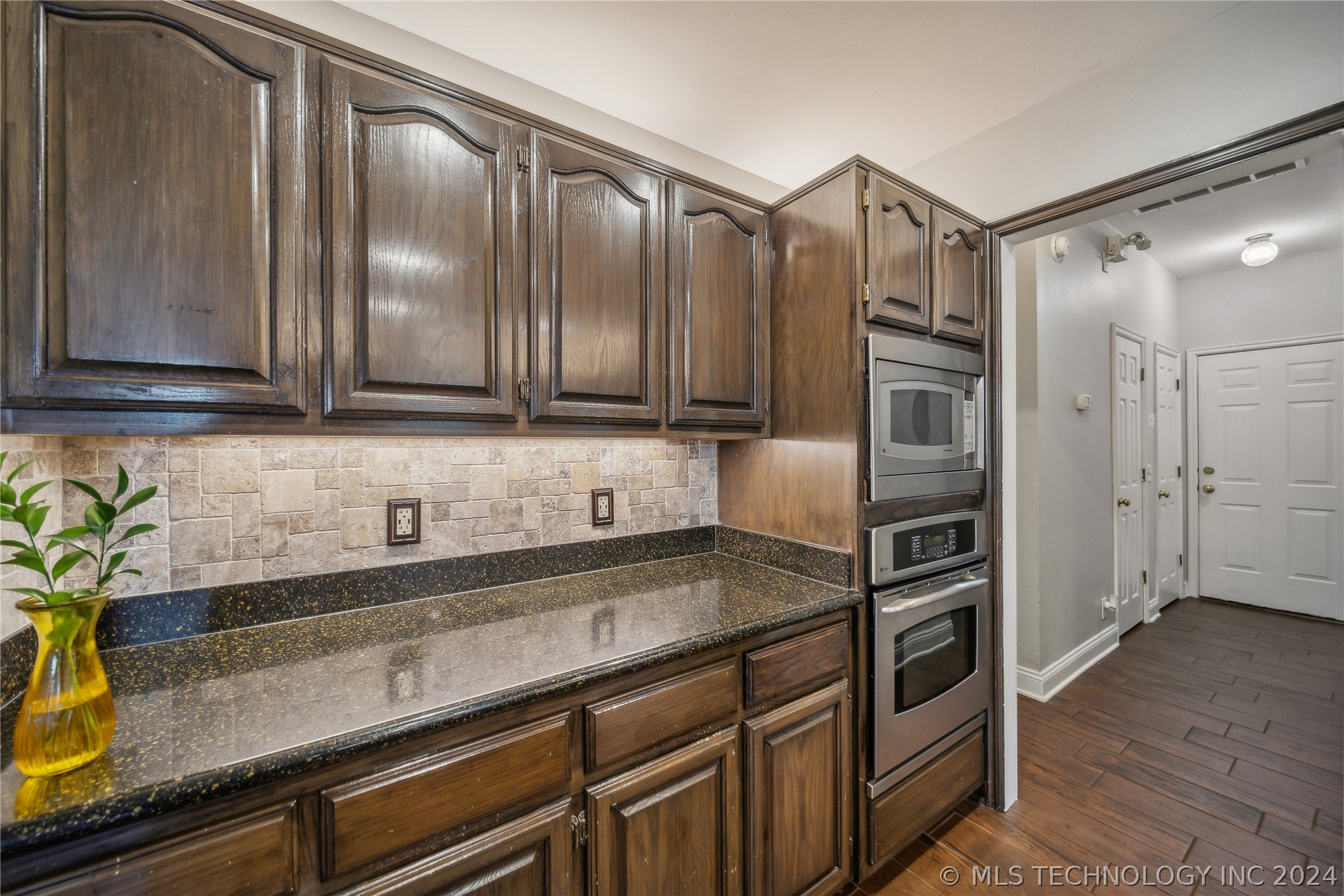 Photo 8 of 29 of 10423 Ashford Circle house