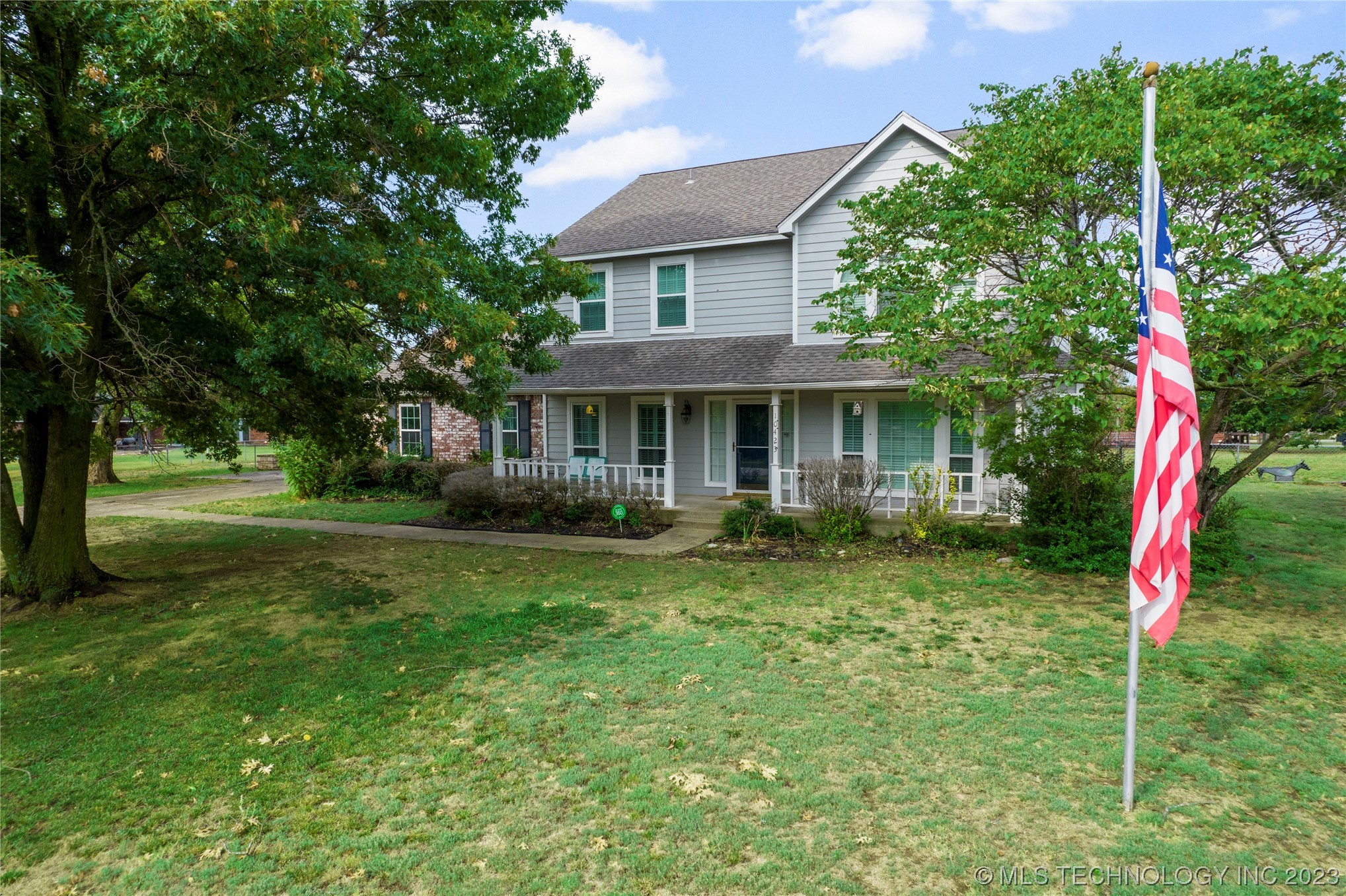 Photo 3 of 27 of 10423 Ashford Circle house