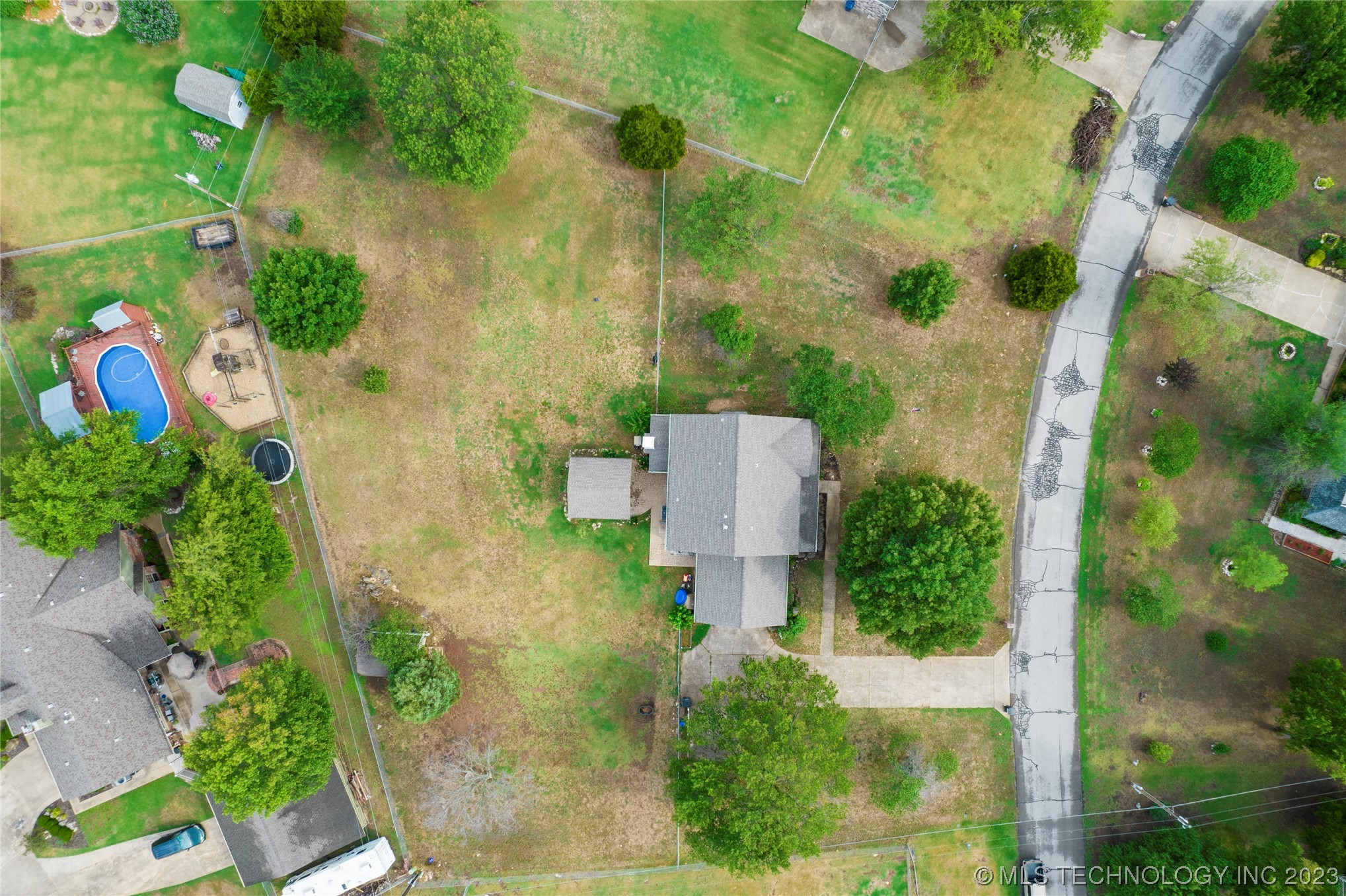 Photo 6 of 27 of 10423 Ashford Circle house