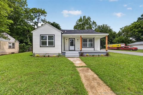 Photo of 2300 Elgin Street, Muskogee, OK 74401 (MLS # 2624711)