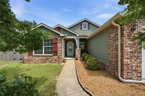 Photo of 2124 E Concord Street, Broken Arrow, OK 74012 (MLS # 2616261)