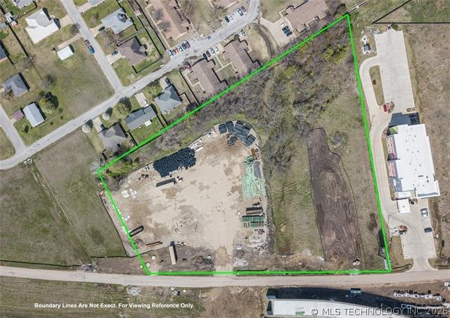 Photo 1 of 32 — 1007 N Service Road, Calera, OK 74730