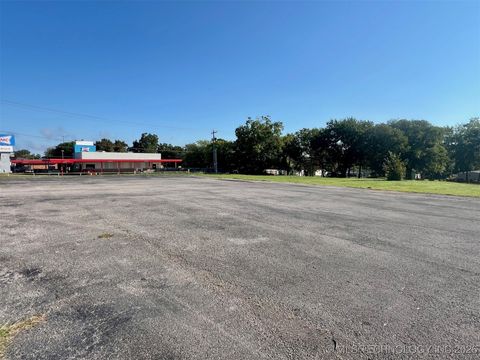 700 N 1st Street N Madill OK 73446