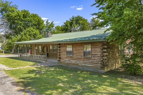 Photo of 2008 NE 3rd Avenue, Ardmore, OK 73401 (MLS # 2617168)
