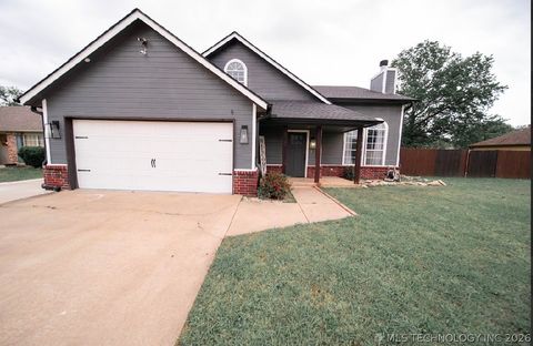 Photo of 207 N Valley Drive, Catoosa, OK 74015 (MLS # 2616541)