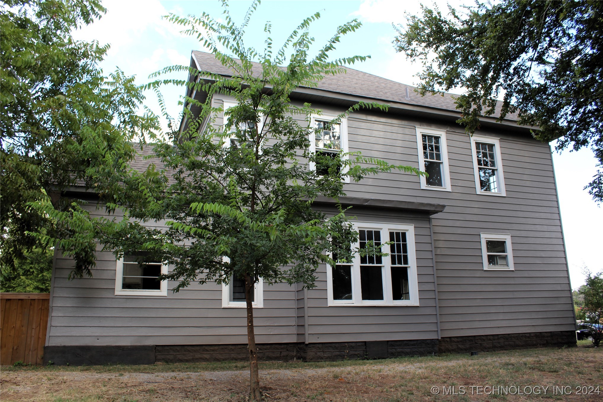 822 W Elm