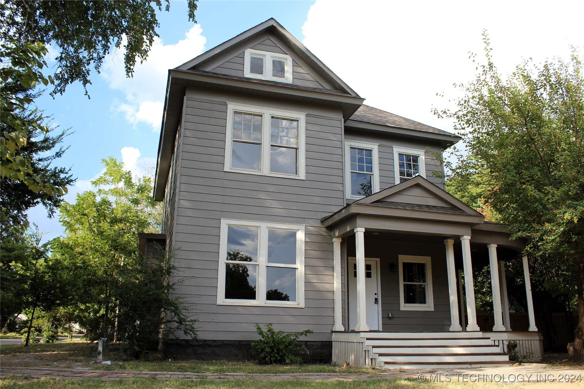 822 W Elm