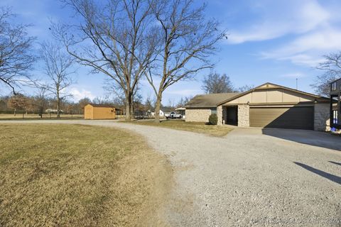 Photo of 31919 E 61st Street S, Broken Arrow, OK 74014 (MLS # 2603040)