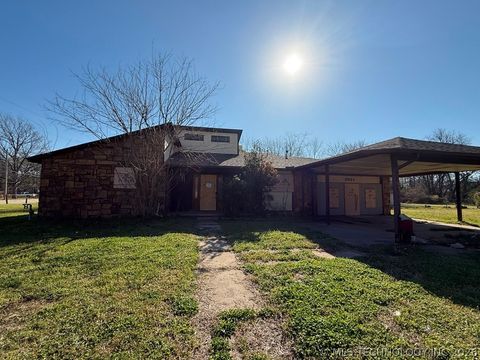 Photo of 2021 N Frankfort Place, Tulsa, OK 74106 (MLS # 2617030)