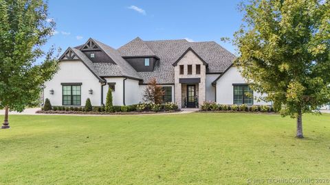 Photo of 19236 E Twin Creeks Drive, Owasso, OK 74015 (MLS # 2617371)