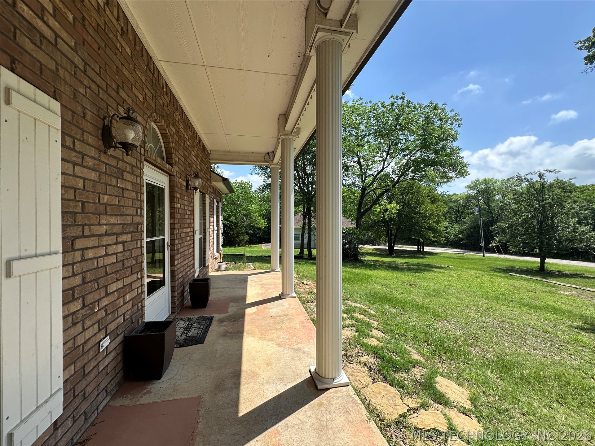 6946 Red Oak Drive