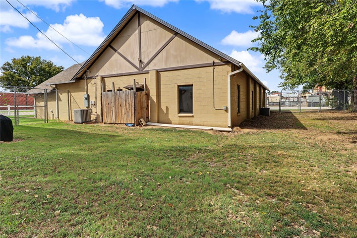 Photo 1 of 23 — 206 E 3rd Street, Skiatook, OK 74070