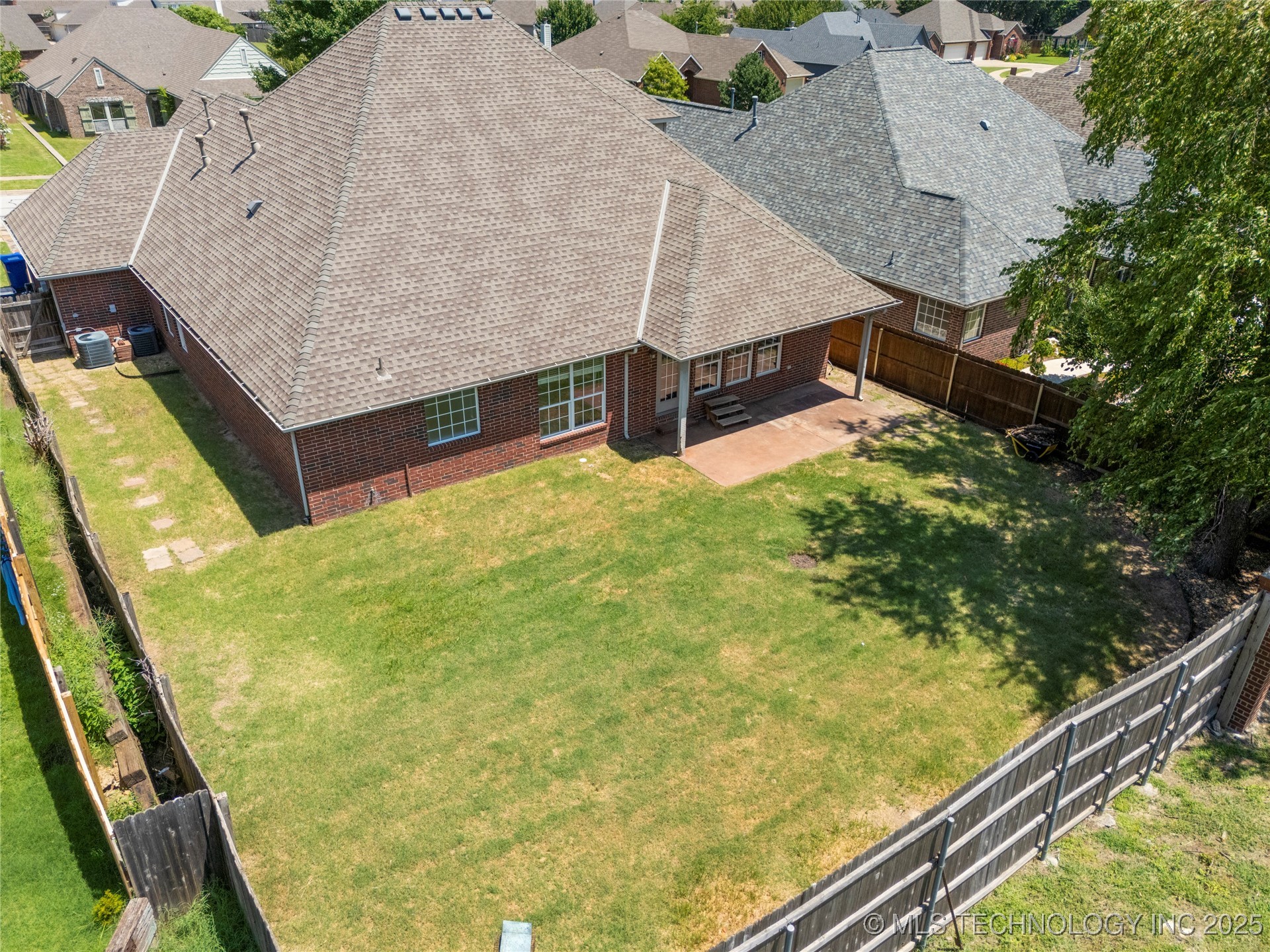 513 E Reno Place