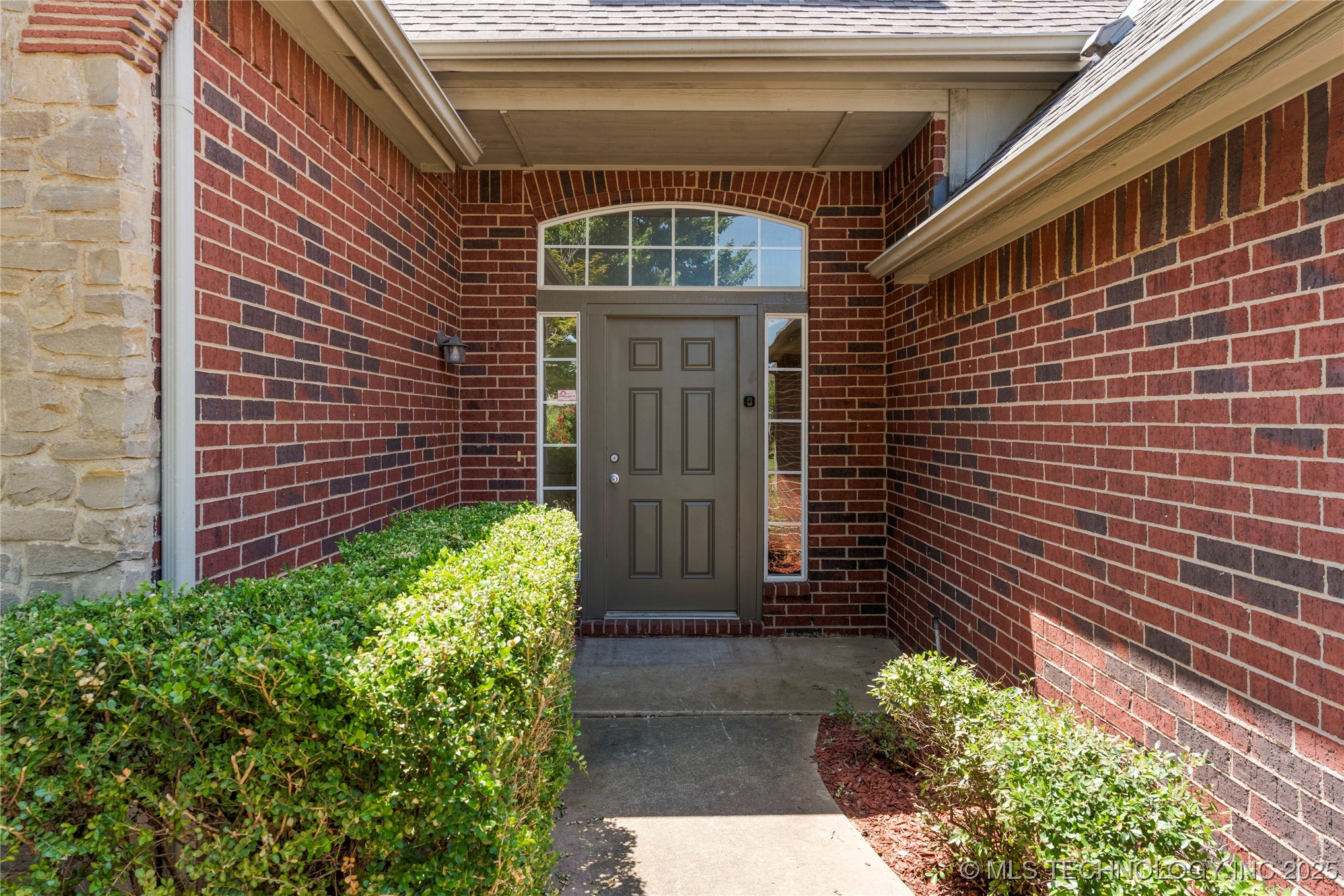 513 E Reno Place