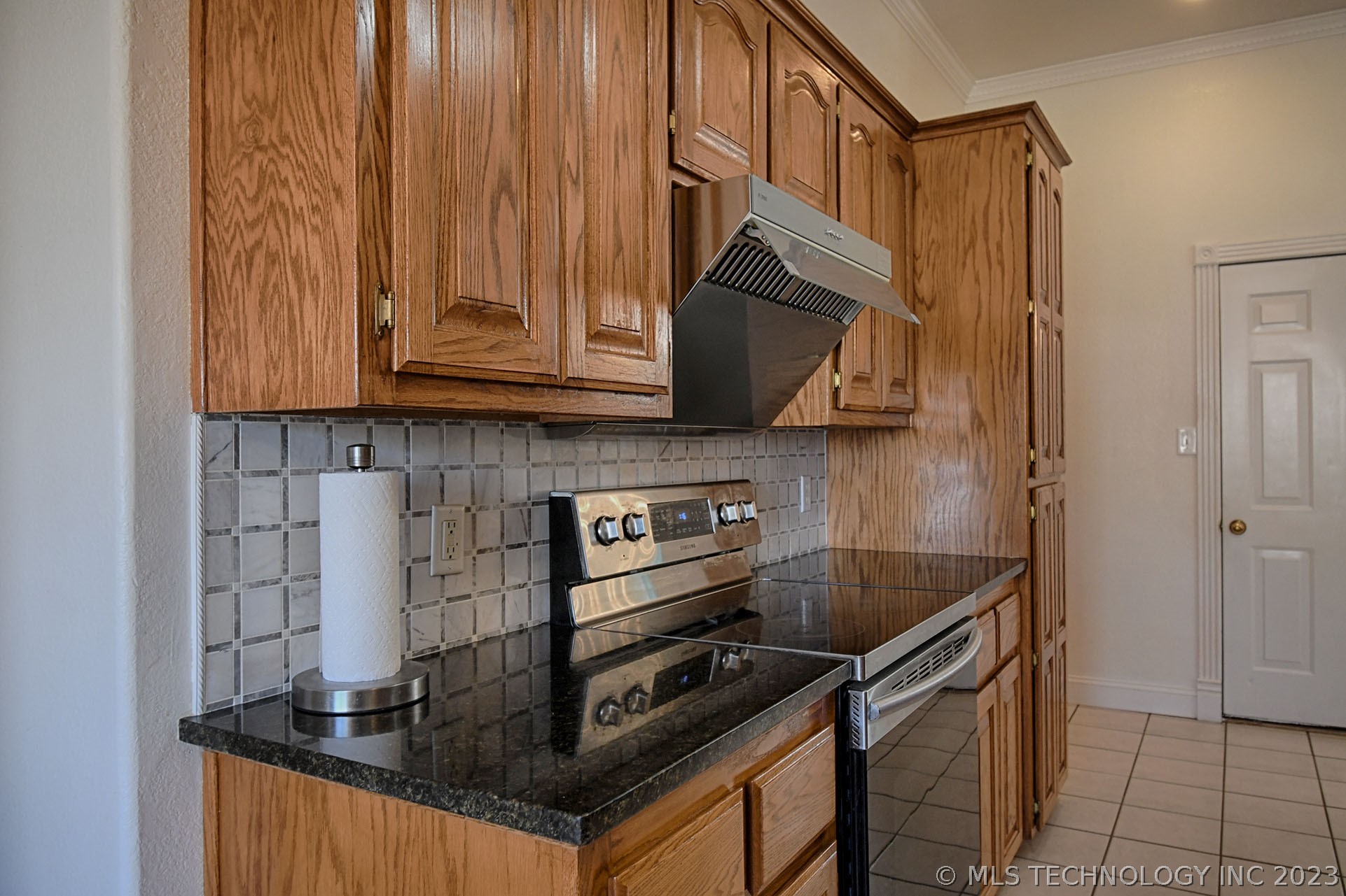 Photo 8 of 23 of 1907 W Aspen Avenue house