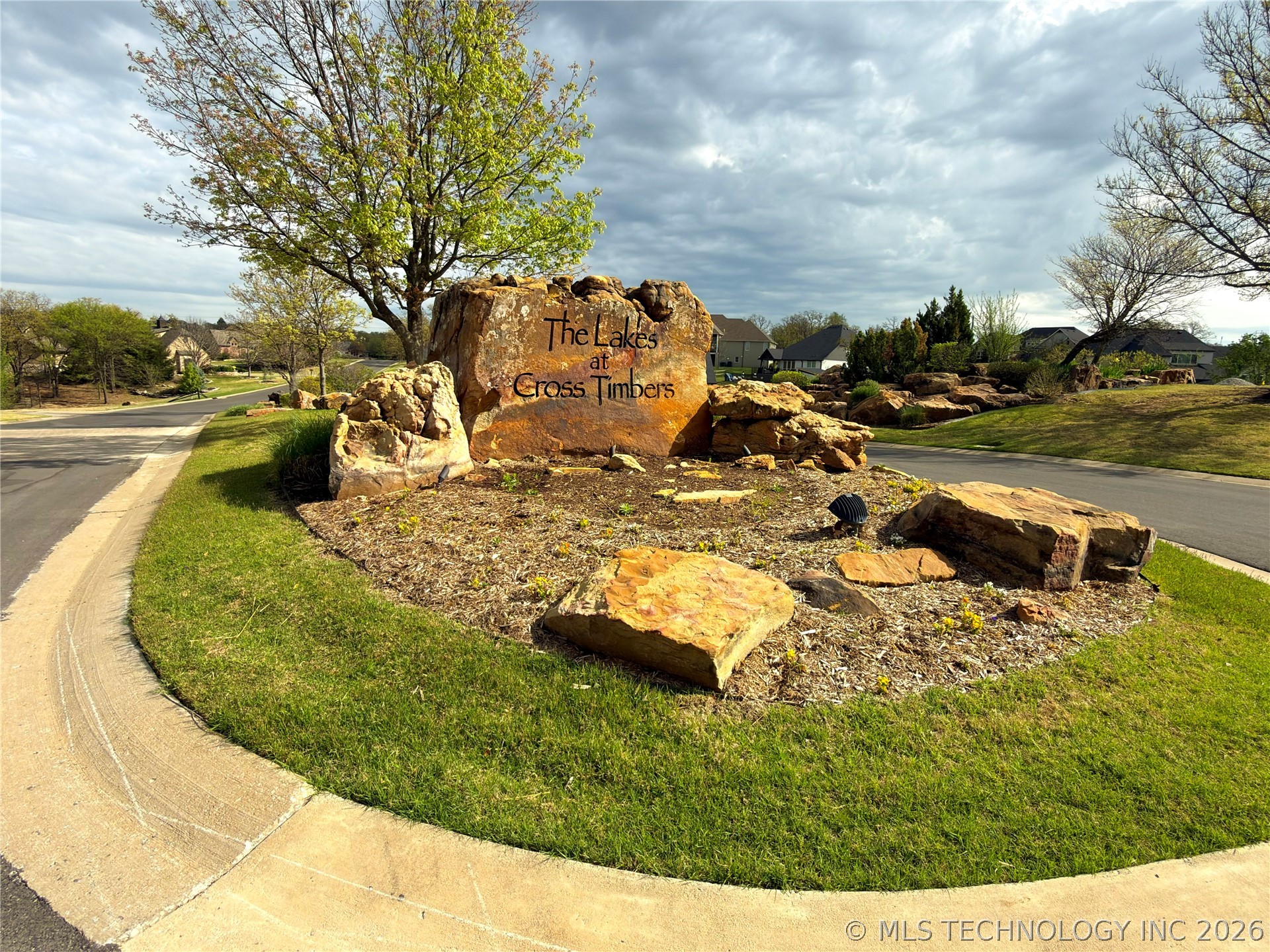 Photo 1 of 9 — 590 Creekside Drive, Sapulpa, OK 74066
