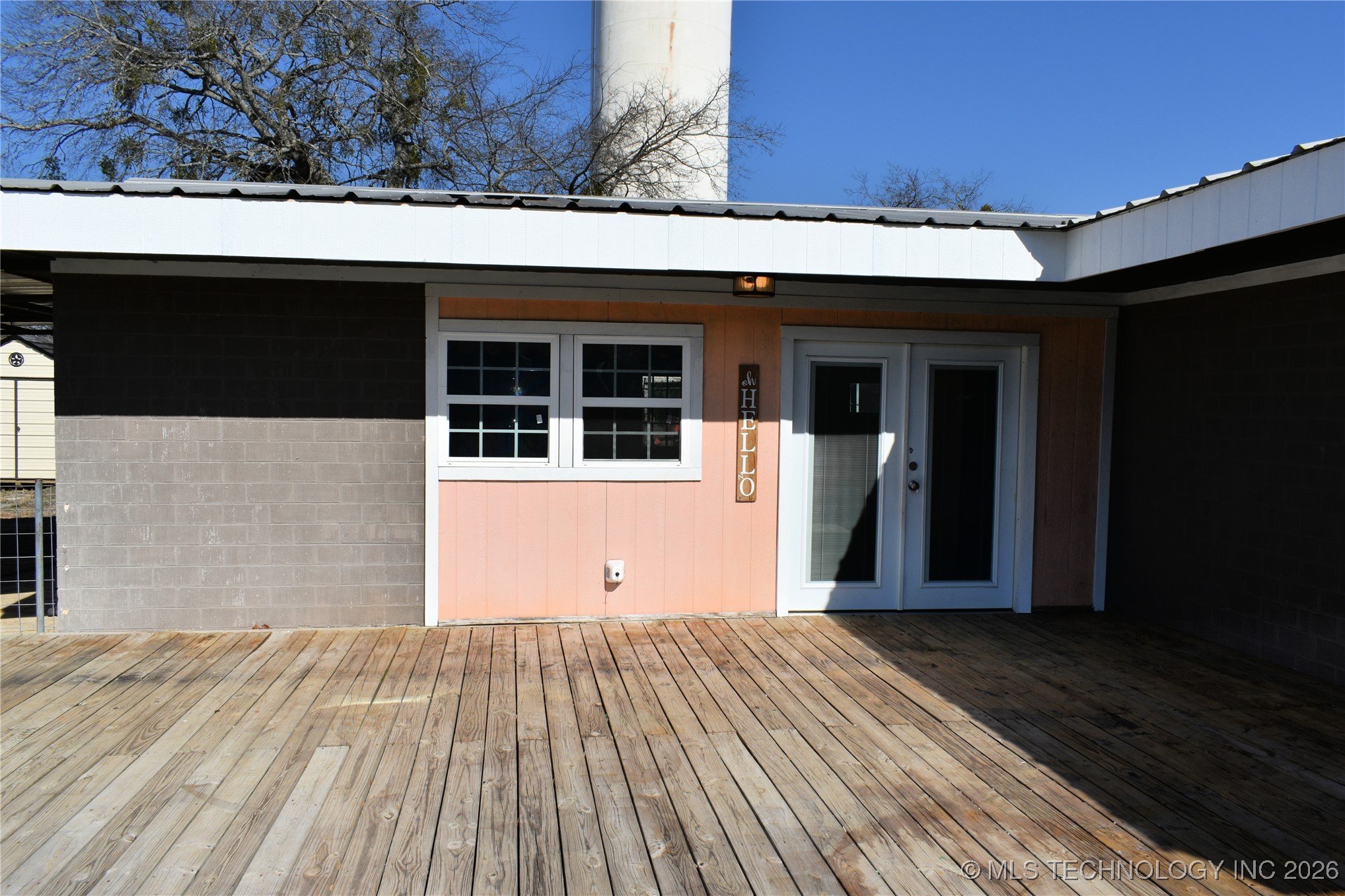 105 W Valliant Avenue