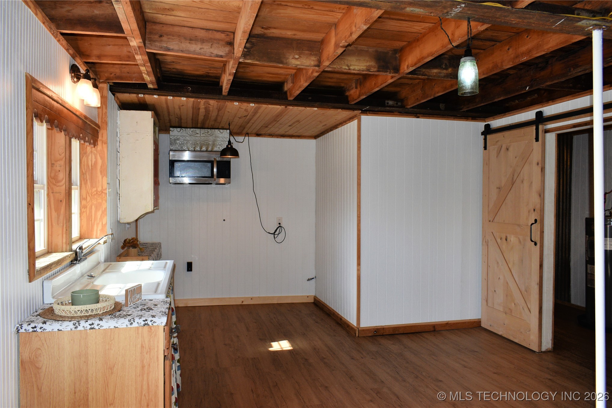 105 W Valliant Avenue