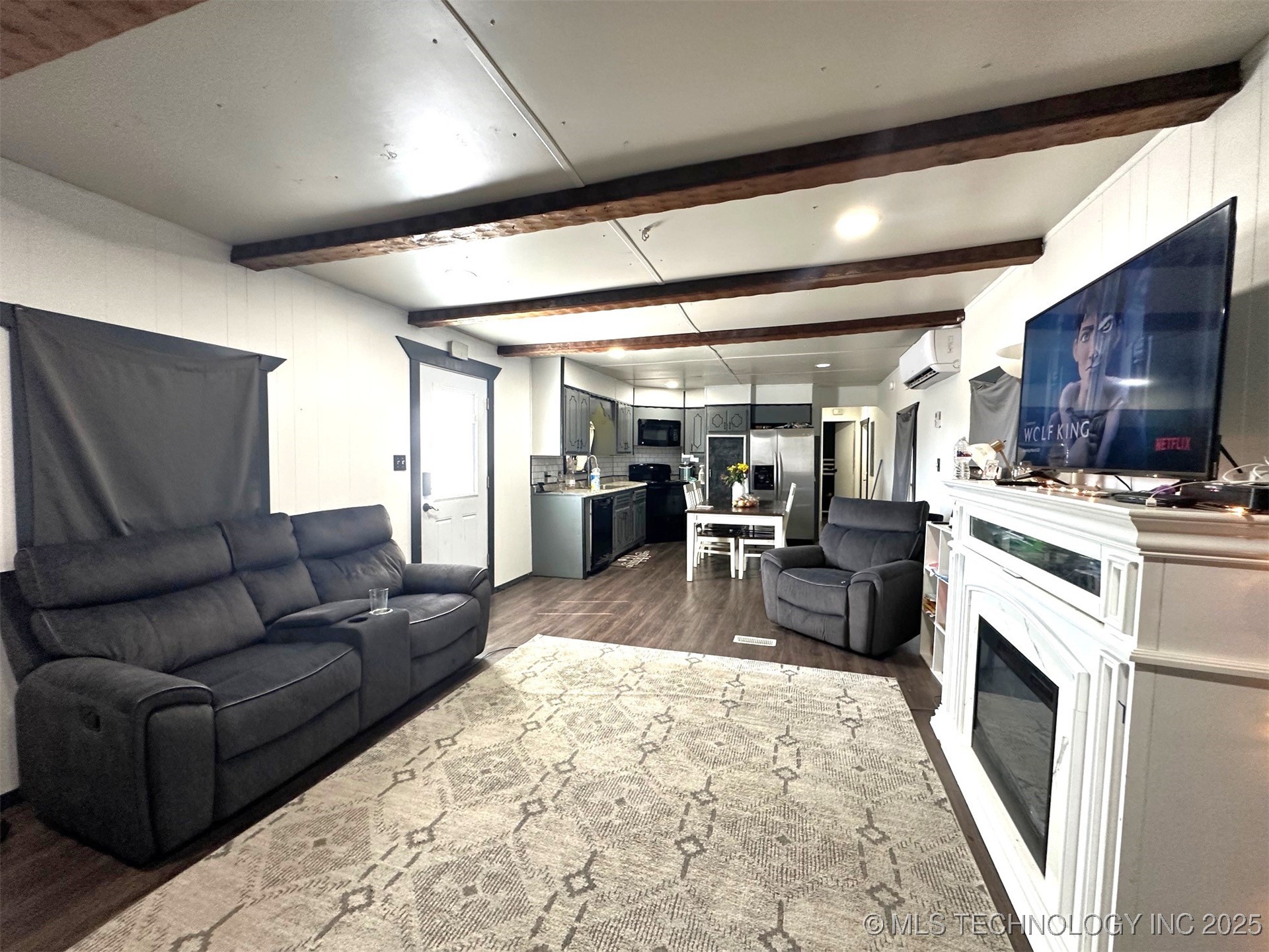 4738 Main Street