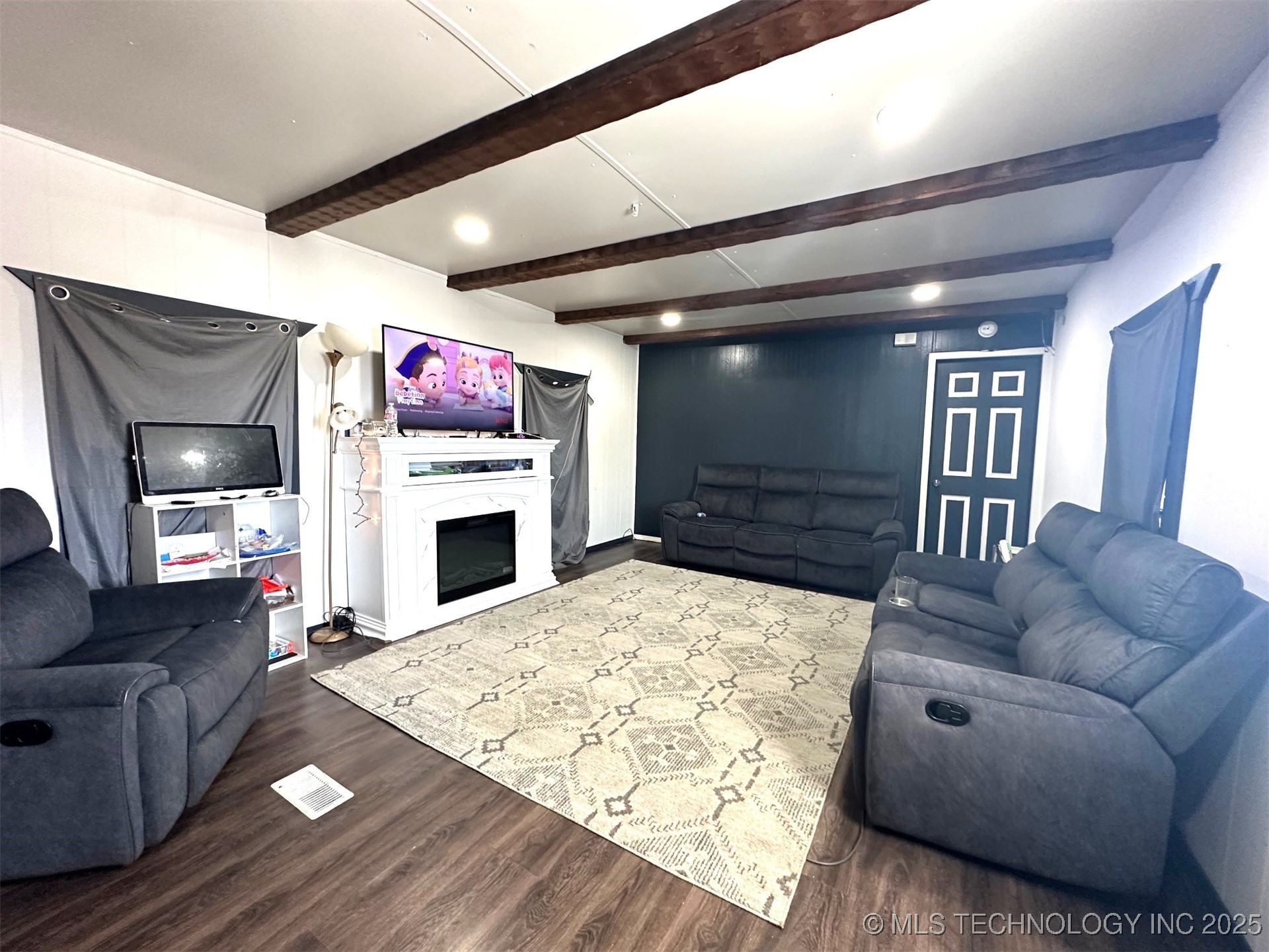 4738 Main Street