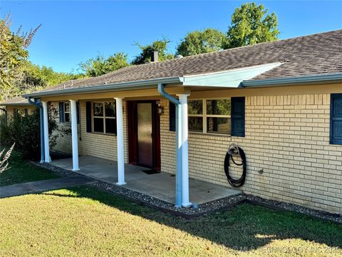2416 N E Road 2019RD Hugo OK 74743